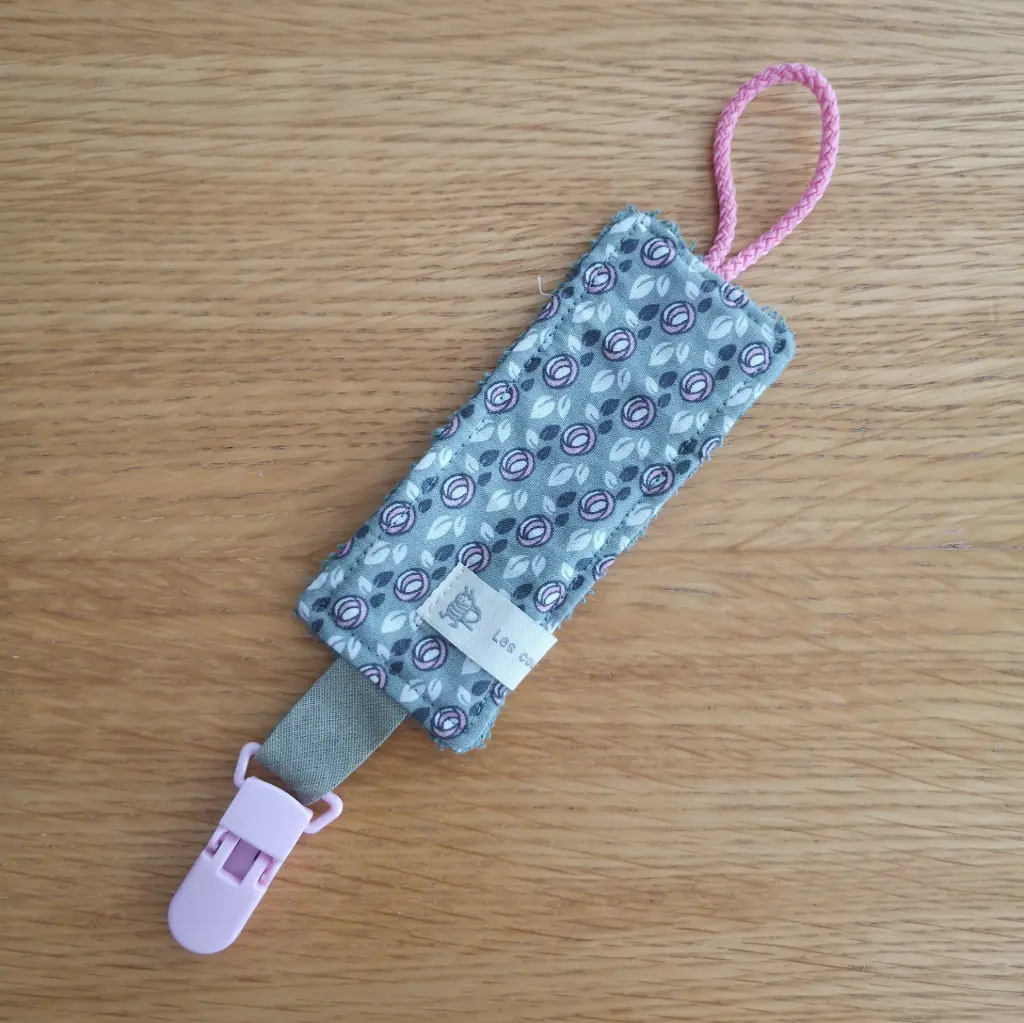 Attache tétine - fleurs