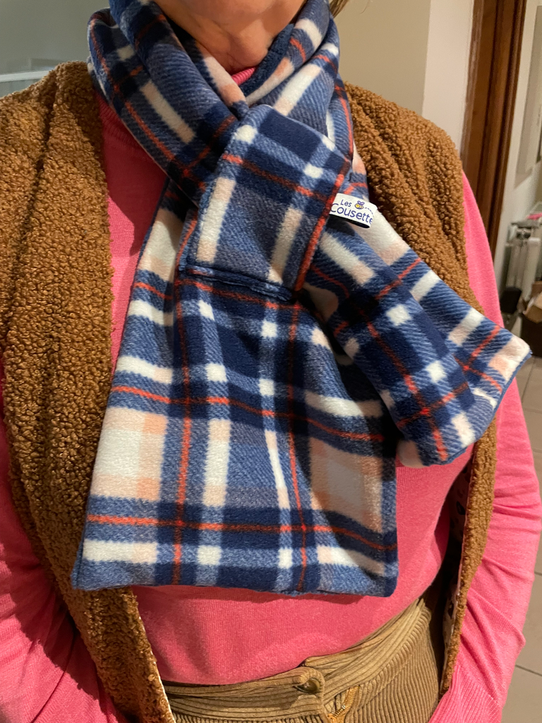 Écharpe bleue claire 