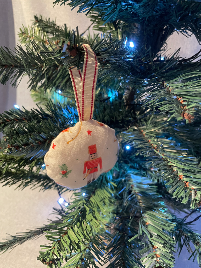 Suspension boule "Casse-Noisette"