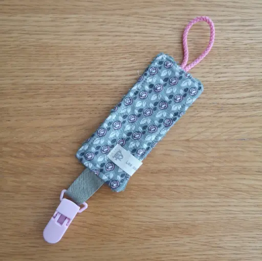 Attache tétine - fleurs